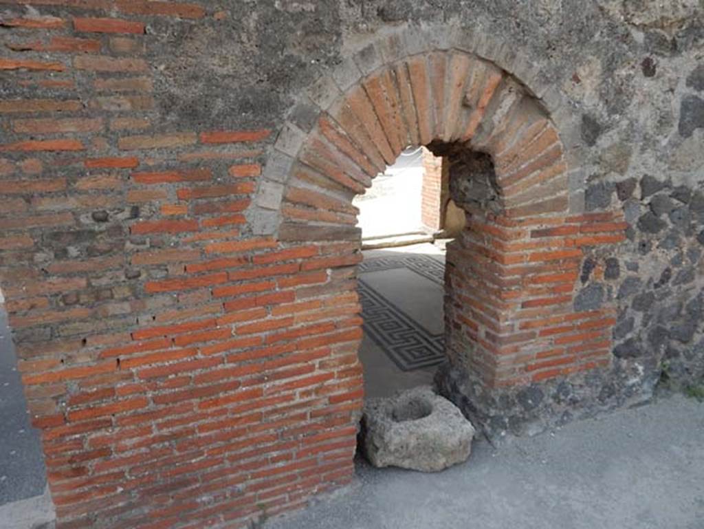 VIII.2.14 Pompeii. May 2017. Arched window in south wall of atrium, leading into a cubiculum, on the north side of the atrium of VIII.2.16. Photo courtesy of Buzz Ferebee.