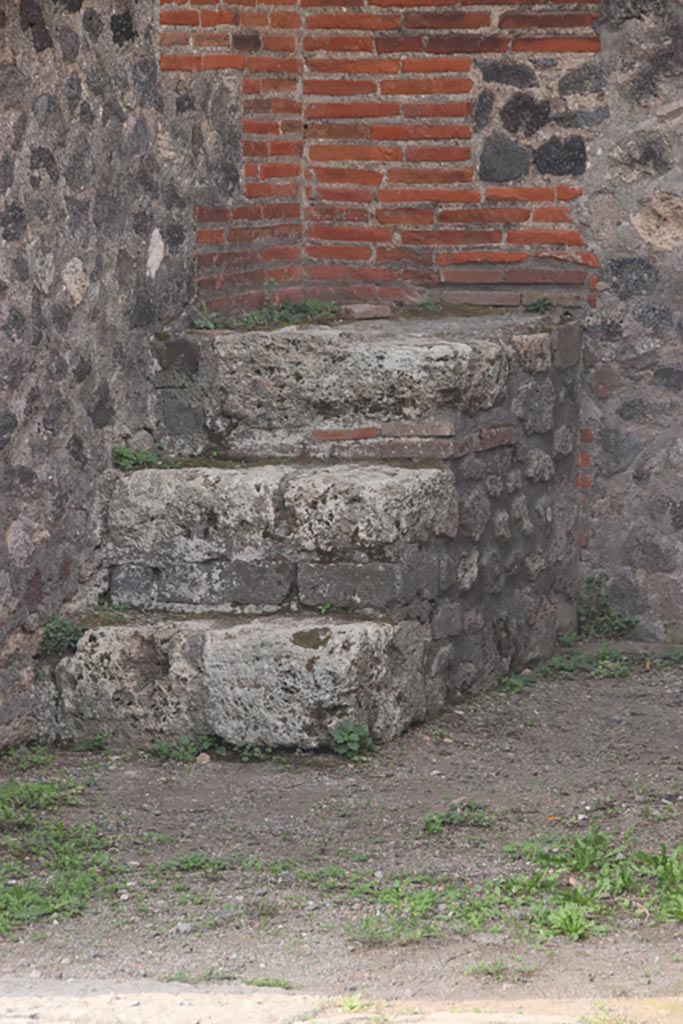 VIII.2.15 Pompeii. October 2023.
Stone steps in south-west corner of shop. Photo courtesy of Klaus Heese.