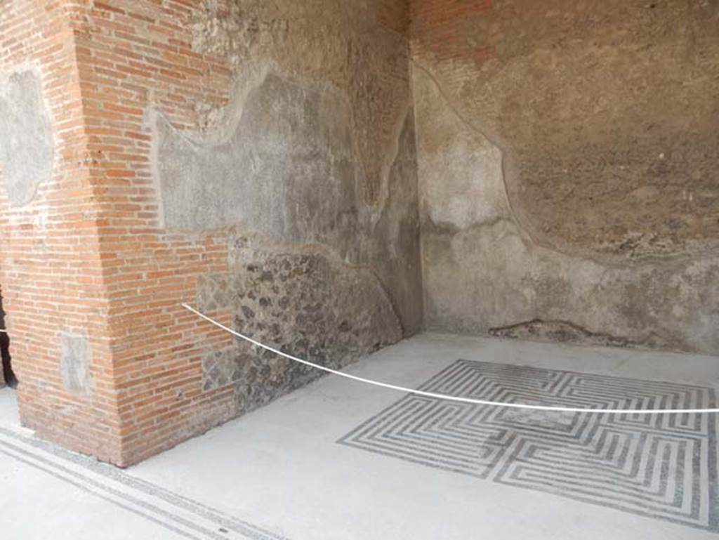 VIII.2.16 Pompeii. May 2017. Ala on south side of atrium, looking towards south-east corner. Photo courtesy of Buzz Ferebee.