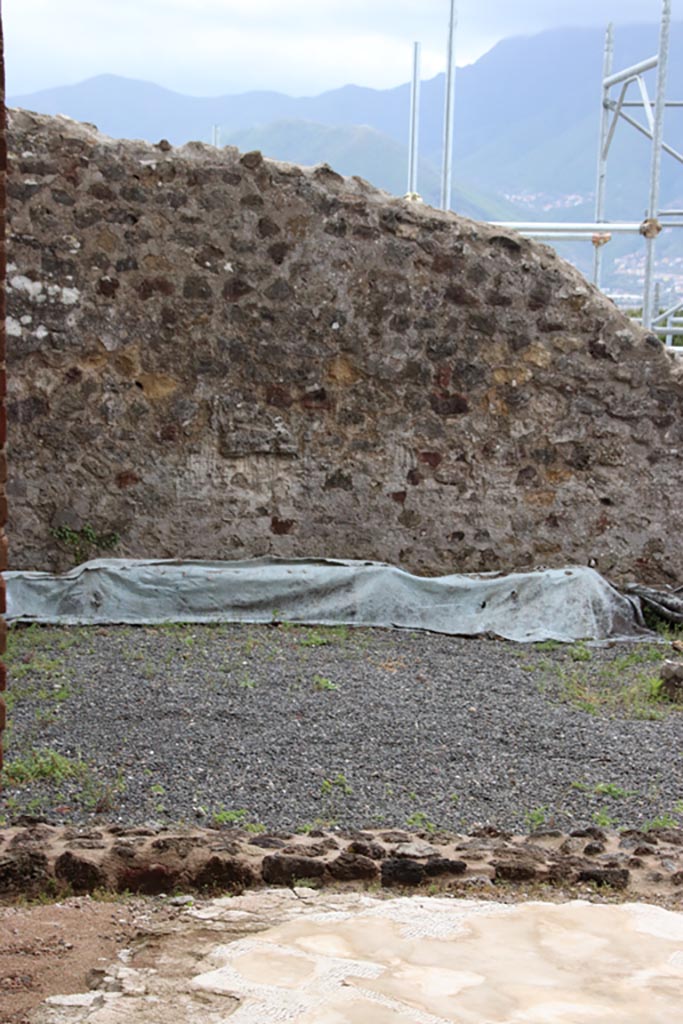 VIII.2.16 Pompeii. May 2024.
Looking south through doorway towards south wall of large room which originally may have been part of VIII.2.18.
Photo courtesy of Klaus Heese.