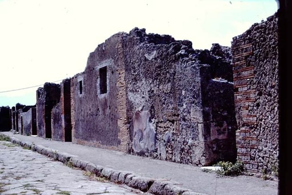 VIII.2.16 Pompeii, on left with white marble sill. 1968. West side of Via delle Scuole, looking south.
The marble sill of the entrance doorway on the right belongs to VIII.2.13. Photo by Stanley A. Jashemski.
Source: The Wilhelmina and Stanley A. Jashemski archive in the University of Maryland Library, Special Collections (See collection page) and made available under the Creative Commons Attribution-Non-Commercial License v.4. See Licence and use details.
J68f1187