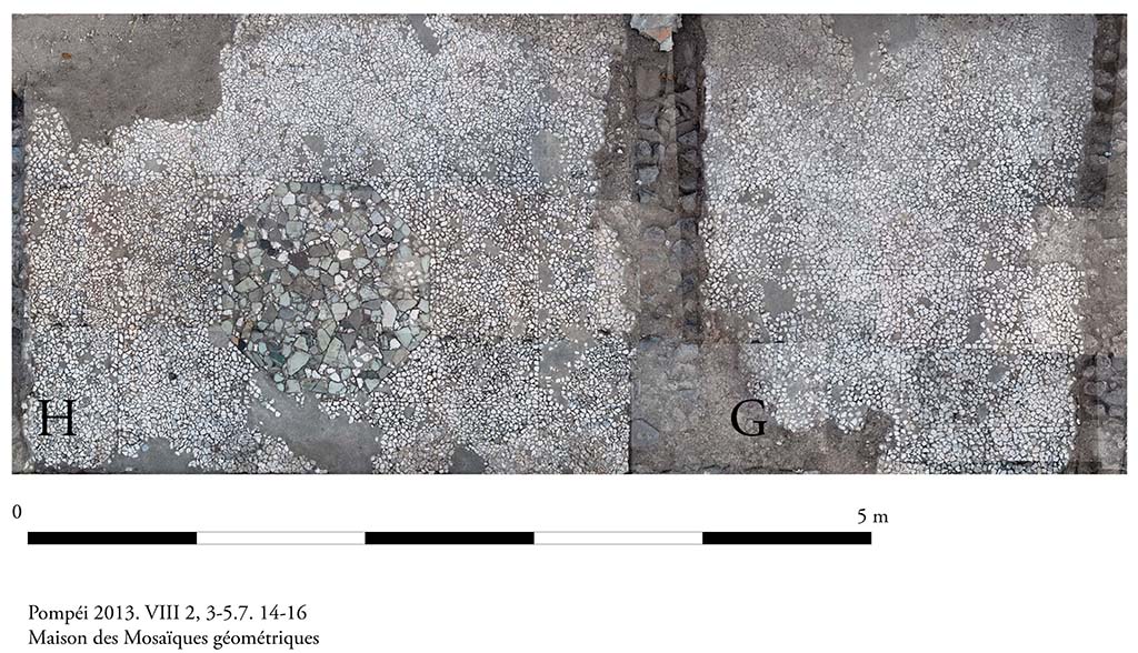 Fig. 6 - Pompéi, Maison des Mosaïques géométriques. Photomosaïque des pavements des pièces G et H.
Photo courtoisie de Sandra Zanella. Agrandir / Enlarge (jpg, 2,9M)
Sur concession du Ministero dei Beni e delle Attività Culturali e del Turismo - Soprintendenza Speciale per i Beni Archeologici di Pompei, Ercolano e Stabia.
Toute reproduction, par quelque moyen que ce soit, est interdite.