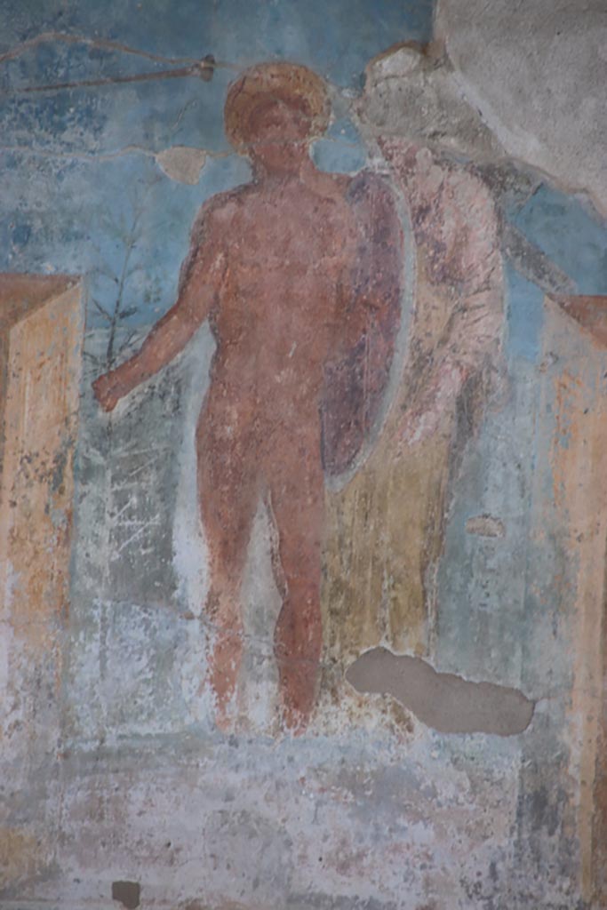 VIII.2.23 Pompeii. October 2022.
Detail of painted figures in the centre of the south wall. Photo courtesy of Klaus Heese.