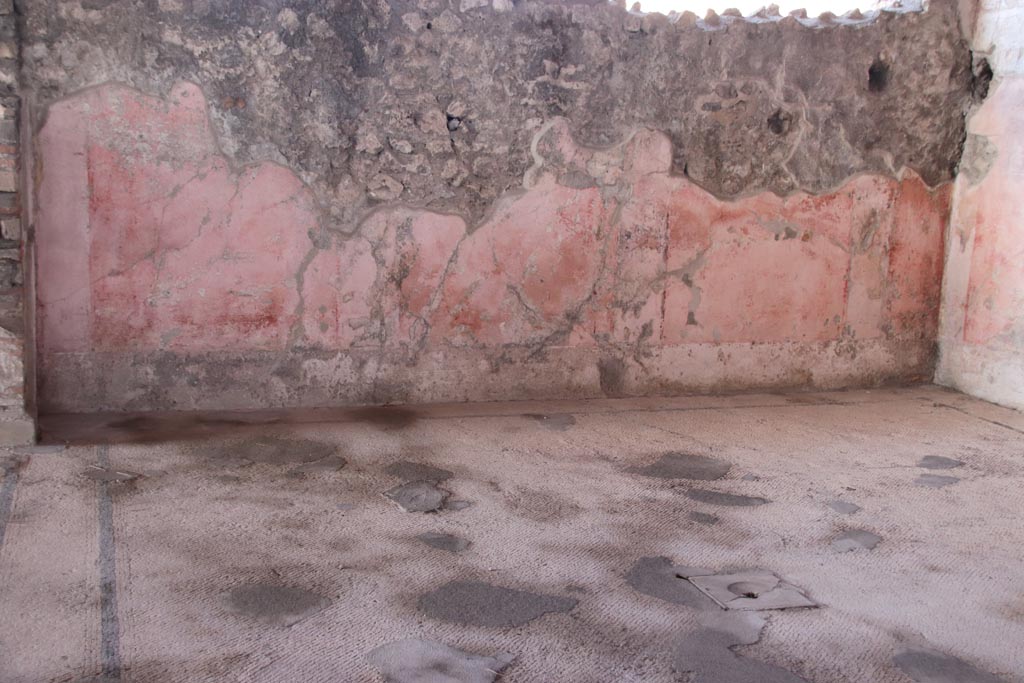 VIII.2.23 Pompeii. October 2022. West wall of exedra. Photo courtesy of Klaus Heese.