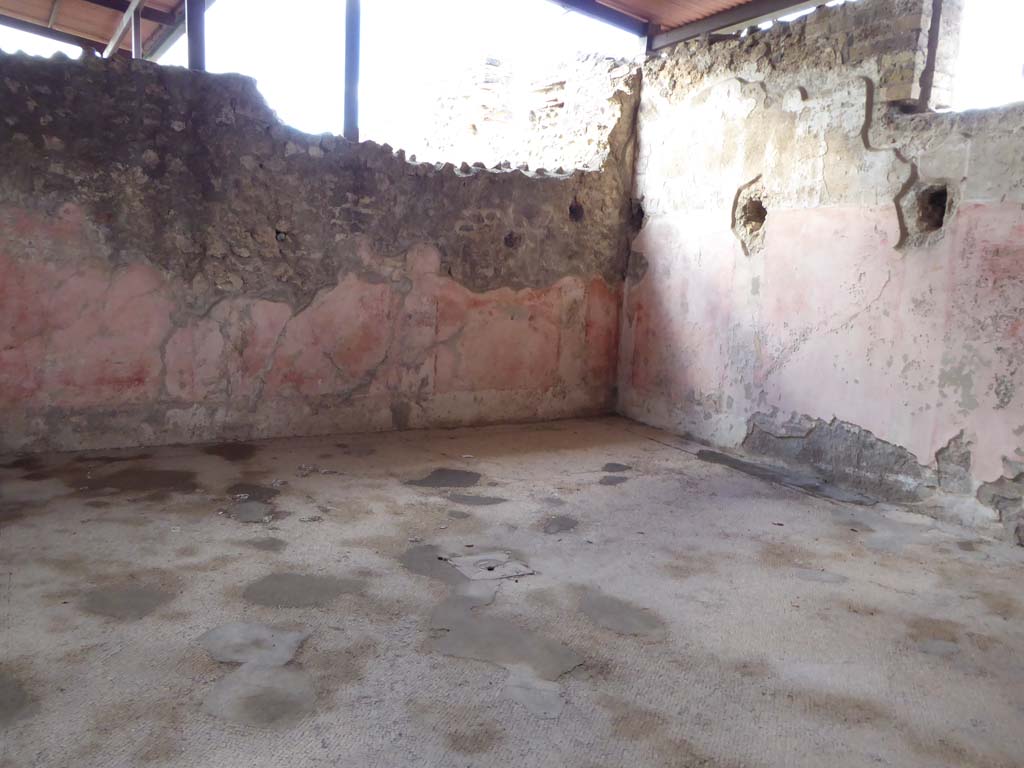 VIII.2.23 Pompeii. January 2017. Looking towards north-west corner of exedra.
Foto Annette Haug, ERC Grant 681269 DÉCOR.