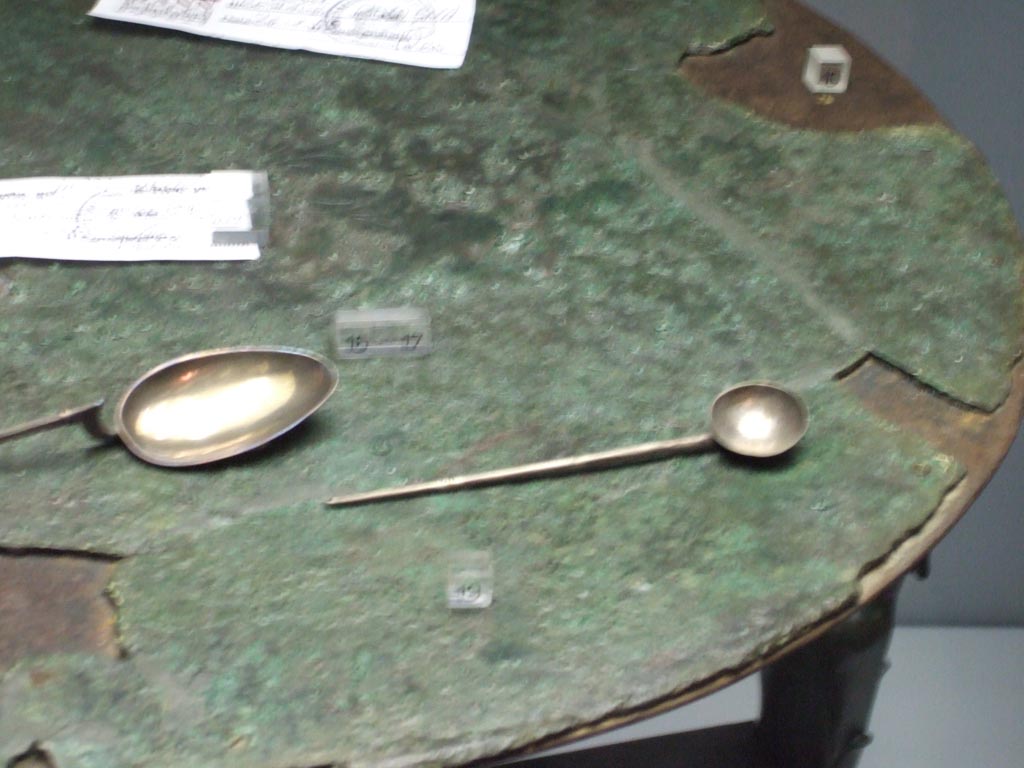 Silver spoon, of type cochlear, with round bowl, found 20th September 1887 in VIII.2.23.
Now in Naples Archaeological Museum.