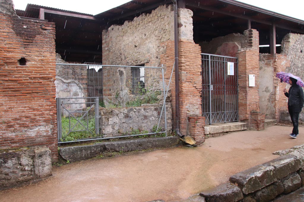 VIII.2.24 Pompeii, on left, and VIII.2.23, on right. May 2024.
Looking towards entrances on south side of Vicolo della Regina. Photo courtesy of Klaus Heese.