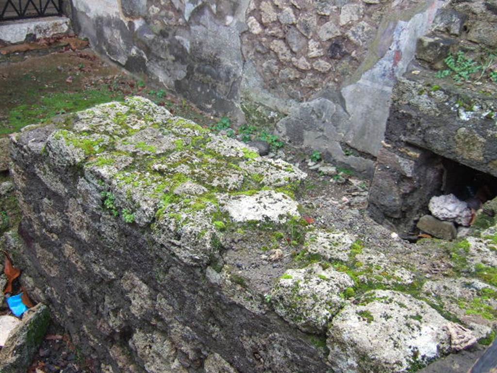 VIII.2.24 Pompeii. December 2005. Remains of bar-counter at west end with some painted decoration.