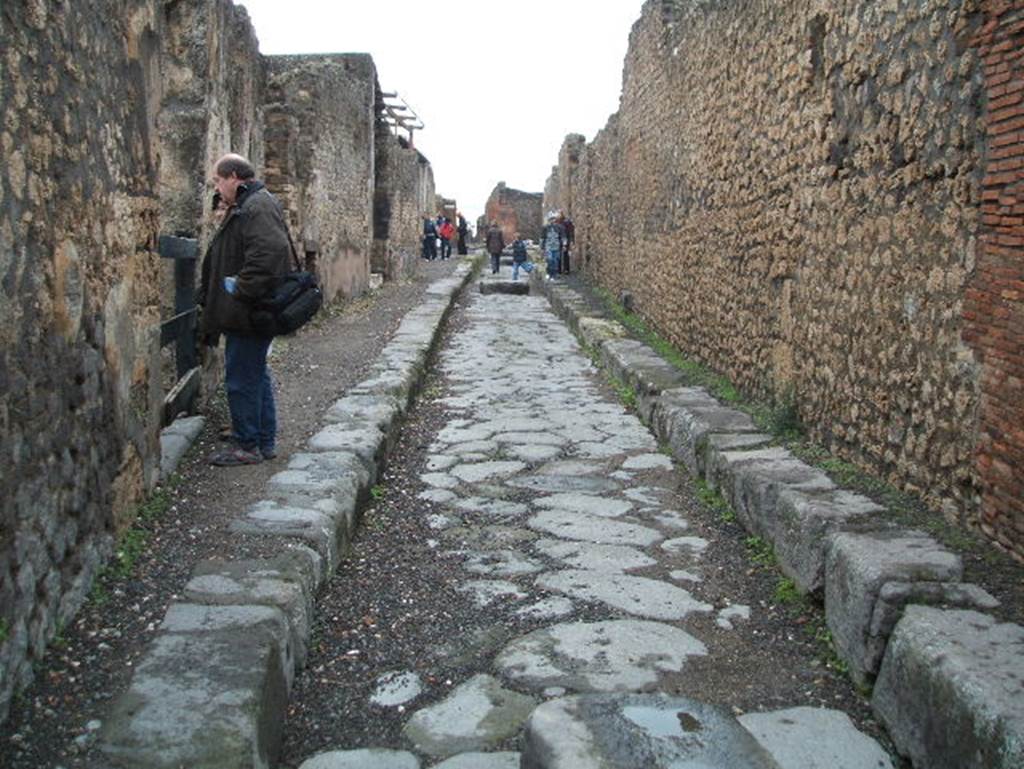 VIII.2.28 Pompeii. December 2005. Via della Regina looking west. VIII.3 on right.
