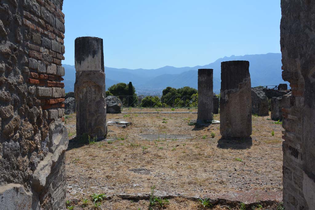 VIII.2.28 Pompeii. March 2019. Looking south across atrium towards the tablinum.
Foto Annette Haug, ERC Grant 681269 DÉCOR.