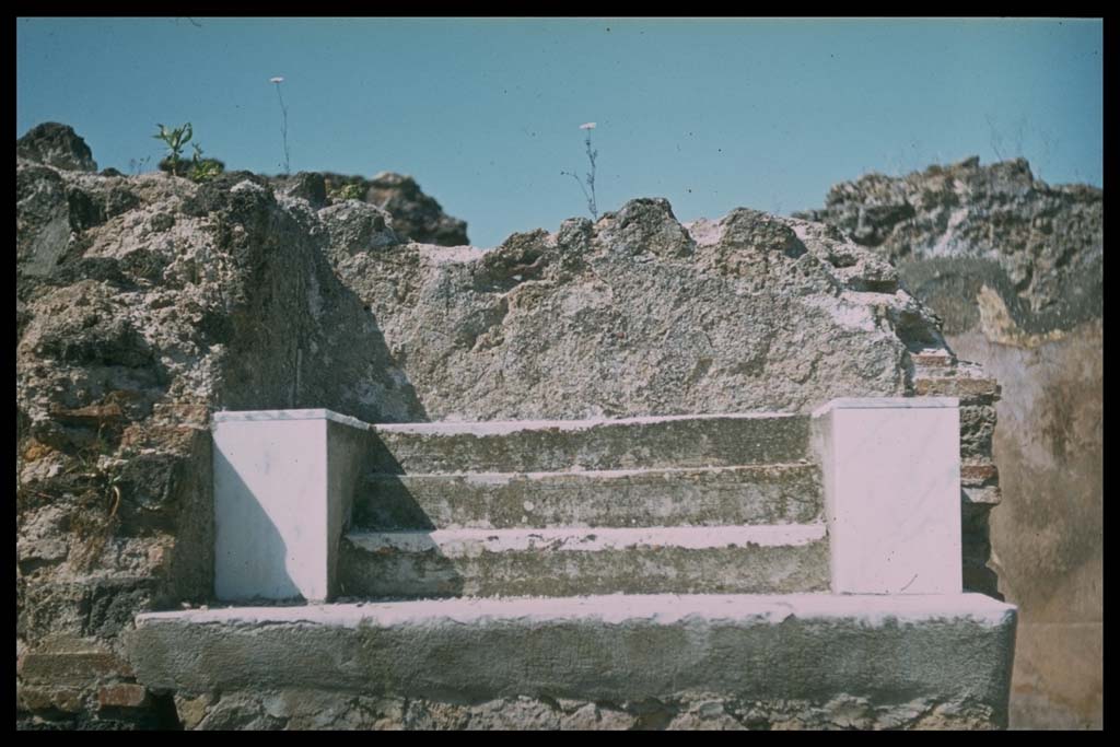 VIII.2.28 Pompeii. Three small steps on top of lararium base.
Photographed 1970-79 by Günther Einhorn, picture courtesy of his son Ralf Einhorn.