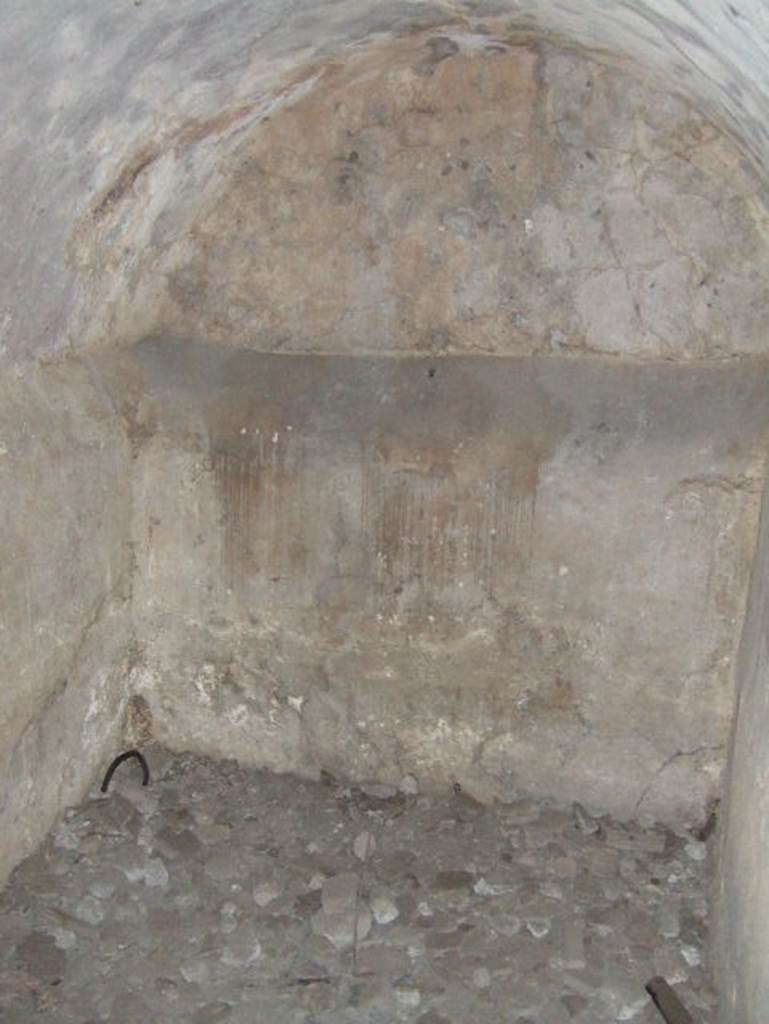 VIII.2.29 Pompeii. May 2006. Small vaulted underground room on east of corridor.
(PPM’s room 2 on lower level).
