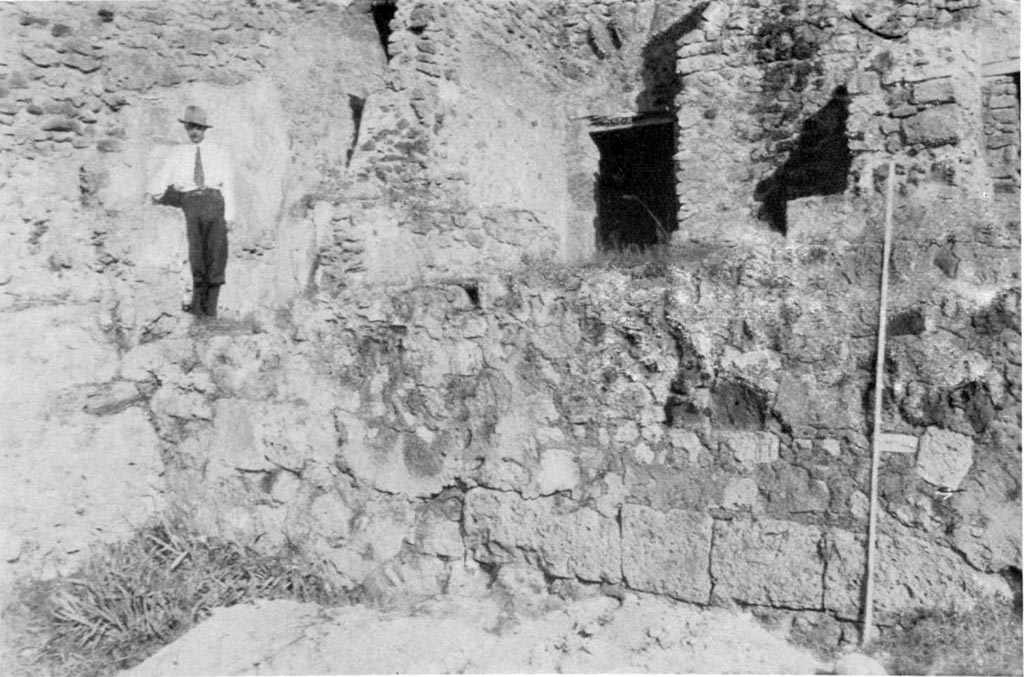 VIII.2.29. Pompeii. c.1936. Remains E – E’ from the south.
See Noack, F. and Lehmann-Hartleben, K., 1936. Baugeschichtliche Untersuchungen am Stadtrand von Pompeji. Berlin: De Gruyter, (Taf 30,1).