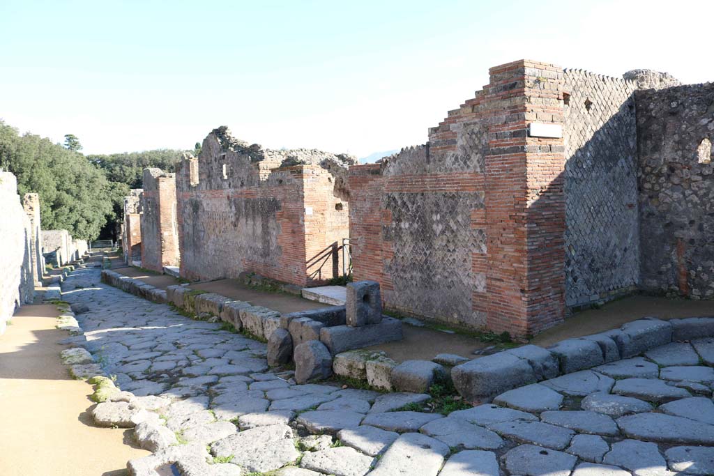 VIII.2.30 Pompeii, left of centre, with VIII.2.29, in centre. December 2018.
Looking east to entrance doorways on south side of Via della Regina. Photo courtesy of Aude Durand.