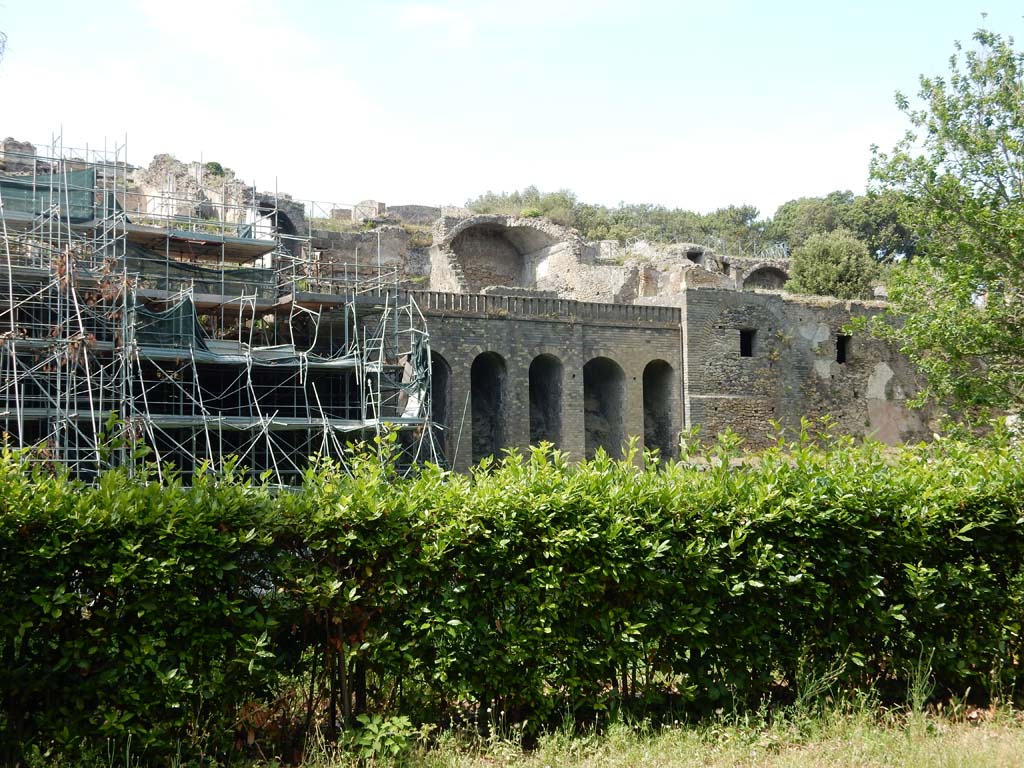 VIII.2.29/30, on left, VIII.2.34 in centre with arches, VIII.2.36/37 on right. June 2019. Looking north from rear,
Photo courtesy of Buzz Ferebee.