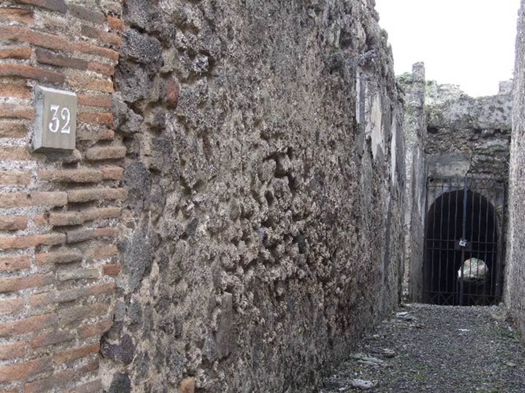 VIII.2.32 Pompeii. December 2006. East wall of entrance.