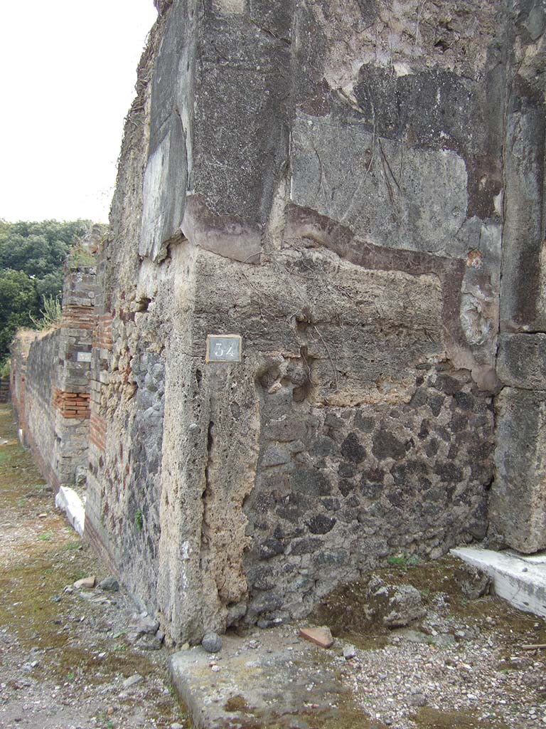 VIII.2.34 Pompeii. May 2006.
East wall of vestibule, with ashlar engraved in the plaster still remaining attached to the wall.