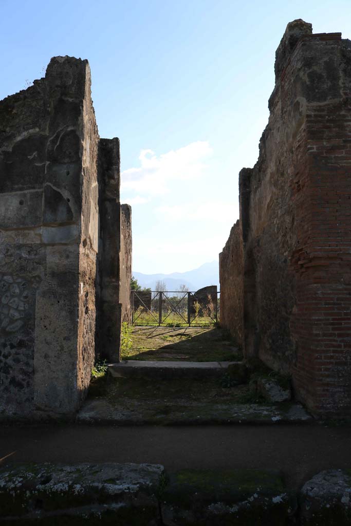 VIII.2.34, Pompeii. December 2018.
Looking south to entrance vestibule and entrance corridor. Photo courtesy of Aude Durand.