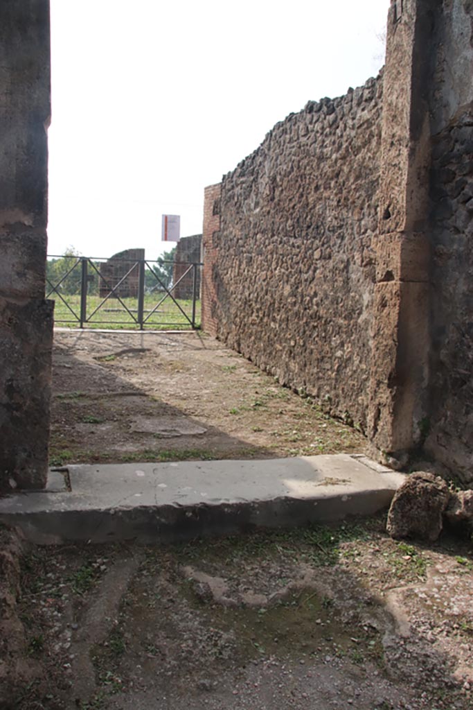VIII.2.34 Pompeii. October 2023.
Looking towards west wall of entrance corridor from vestibule. Photo courtesy of Klaus Heese.