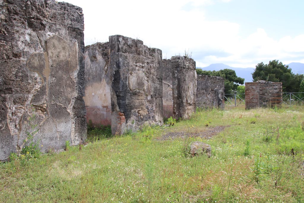 VIII.2.34 Pompeii. May 2024.
Looking south along east side of atrium, with doorways to rooms ‘e’, ‘f’ and ‘g’. Photo courtesy of Klaus Heese.