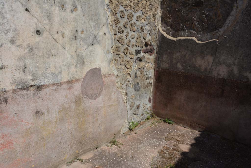 VIII.2.34 Pompeii. September 2019. Cubiculum ‘f’, looking towards north-east corner.
Foto Annette Haug, ERC Grant 681269 DÉCOR.