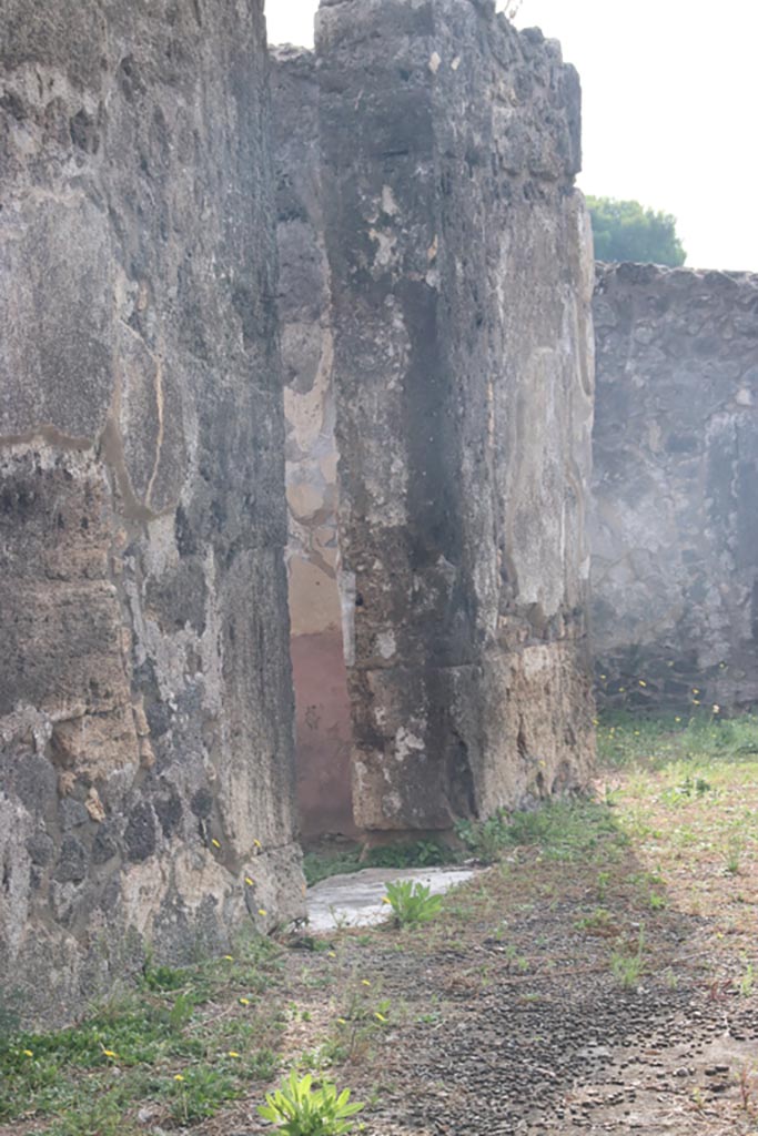 VIII.2.34 Pompeii. October 2023.
Doorway to room ‘g’ on east side of atrium. Photo courtesy of Klaus Heese.