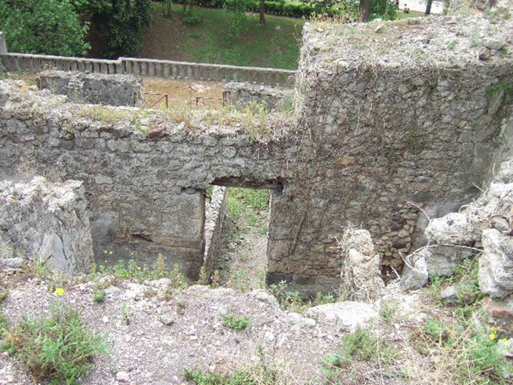 VIII.2.34 Pompeii. May 2006. Looking south onto rooms on lower level with the doorway to passageway ‘7’ in the centre.