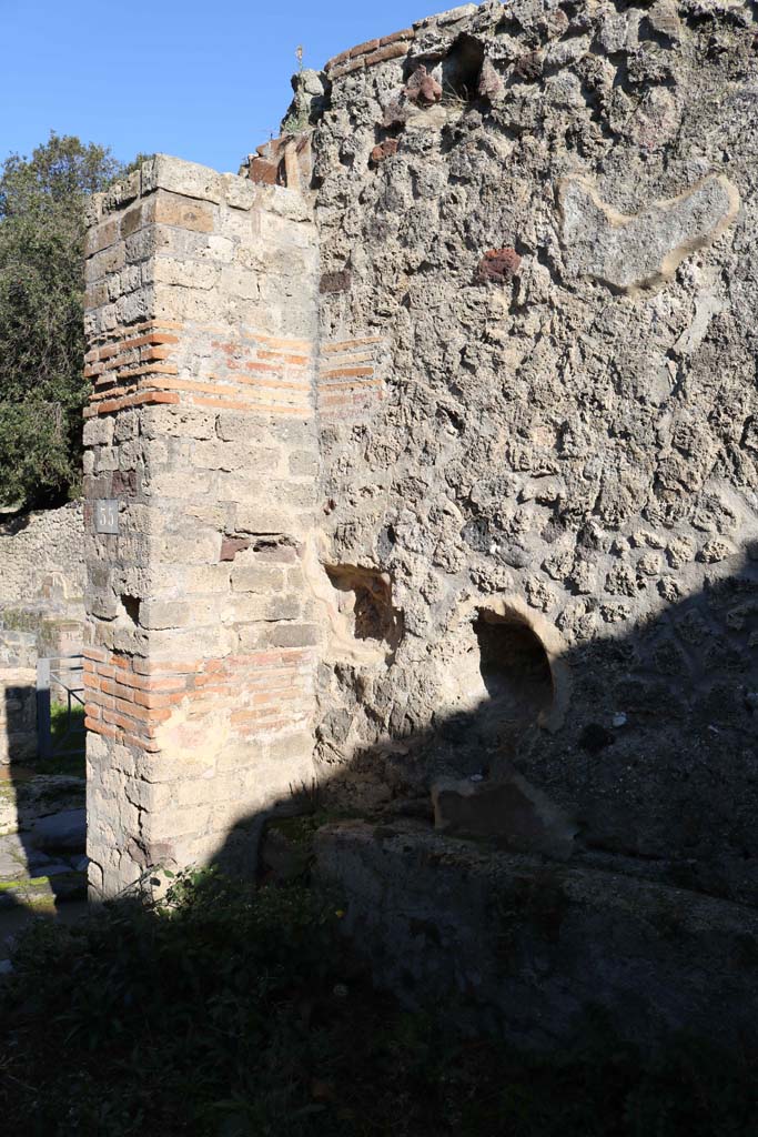 VIII.2.35, Pompeii. December 2018.
Looking towards east wall near entrance doorway. Photo courtesy of Aude Durand.