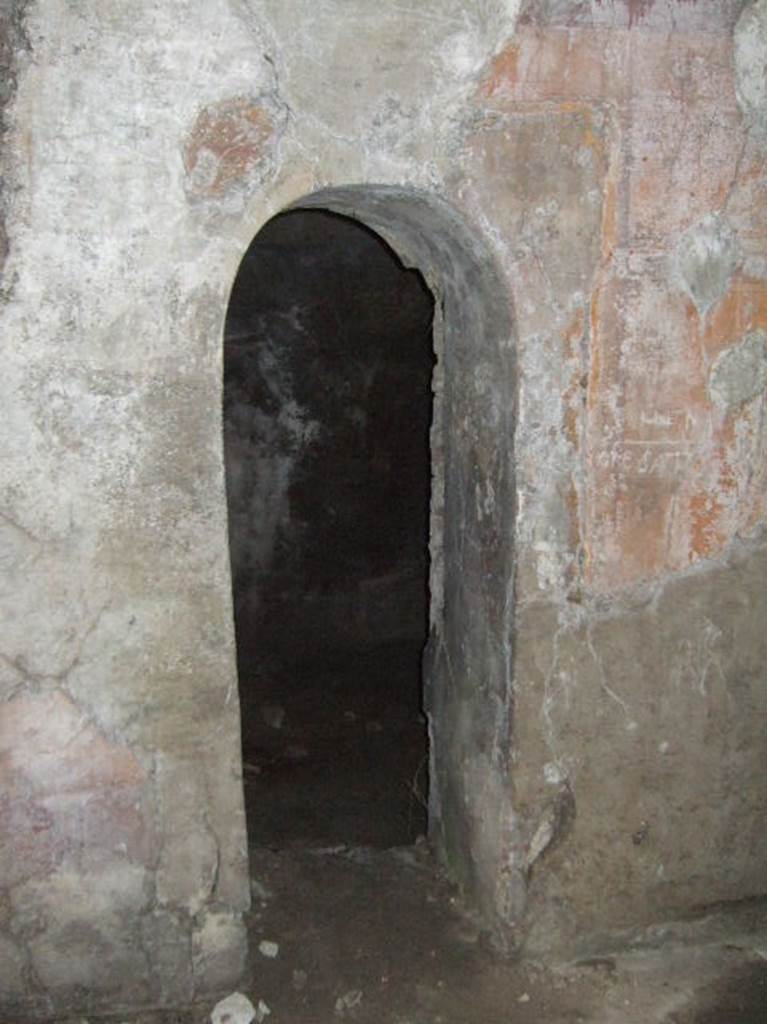 VIII.2.39 Pompeii. May 2006. Doorway to room 08, frigidarium, in west wall of room 06.