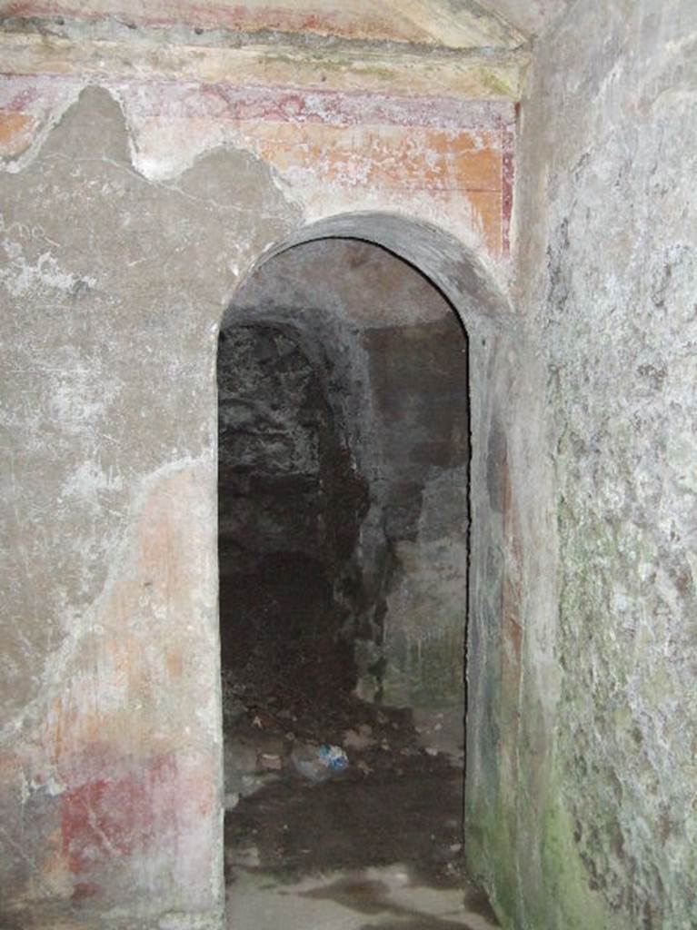 VIII.2.39 Pompeii. May 2006. Room 06, tepidarium, north-east corner, with doorway to room 05, and small circular area opposite the doorway, in the corridor.