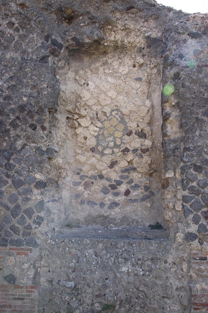 VIII.3.1 Pompeii. October 2023.
Detail of niche/recess on south wall in south-east corner. Photo courtesy of Klaus Heese.