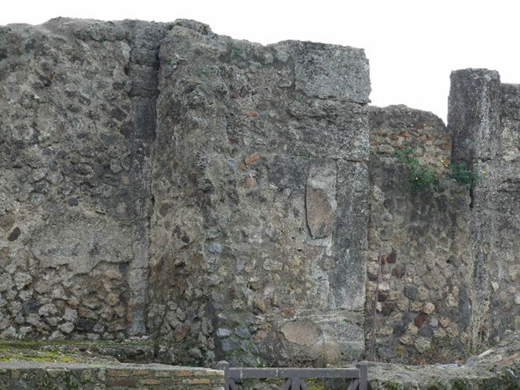 VIII.3.1 Comitium. Sala delle Elezioni. Large Niche on south wall.