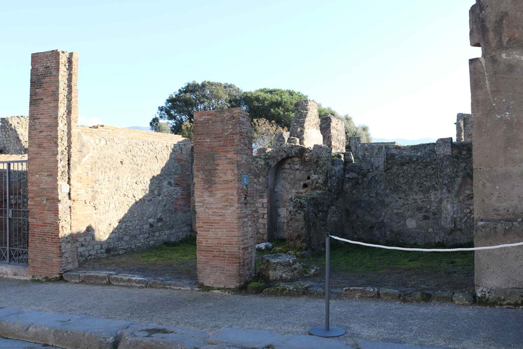 VIII.3.3 Pompeii, centre left, and VIII.3.2, on right. December 2018.
Looking south to entrance doorways on Via dell’Abbondanza. Photo courtesy of Aude Durand.