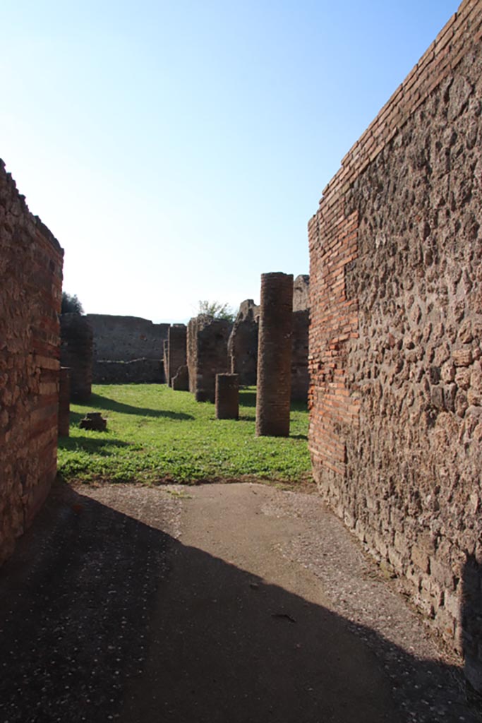 VIII.3.4 Pompeii. October 2022.
Looking south across atrium from entrance corridor/fauces. Photo courtesy of Klaus Heese.