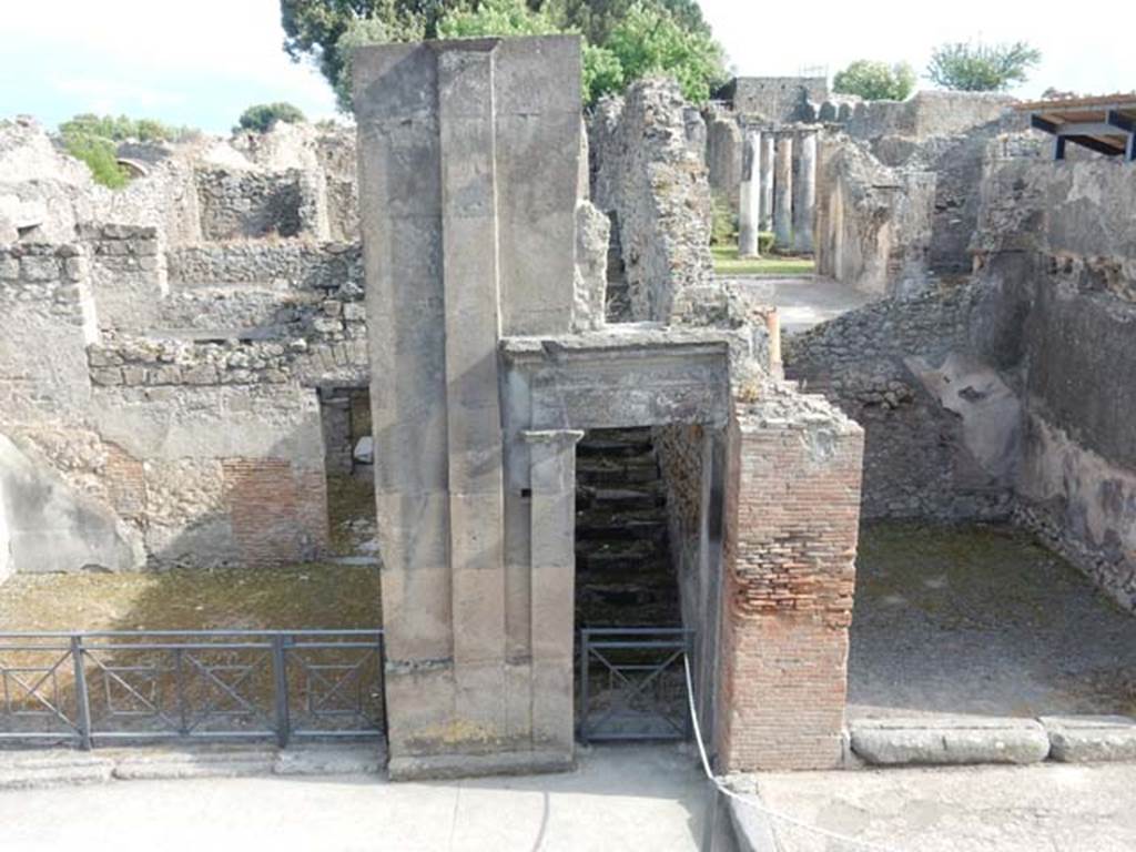 VIII.3.11 Pompeii, on left, VIII.3.10 (centre) and VIII.3.9, on right. May 2015.
Entrance doorway taken across Via dell’Abbondanza. Photo courtesy of Buzz Ferebee.