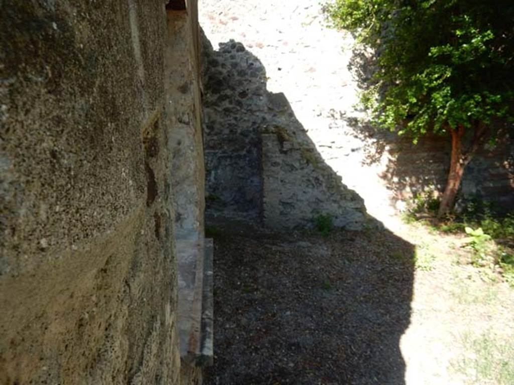 VIII.3.14 Pompeii. May 2016. Looking west along exterior north wall of cubiculum towards small room. Photo courtesy of Buzz Ferebee.