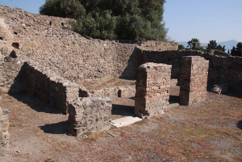 VIII.3.15 Pompeii. September 2021.
Looking north-east towards doorway to triclinium 4, on left, and doorways to garden area, in centre and right. Photo courtesy of Klaus Heese.