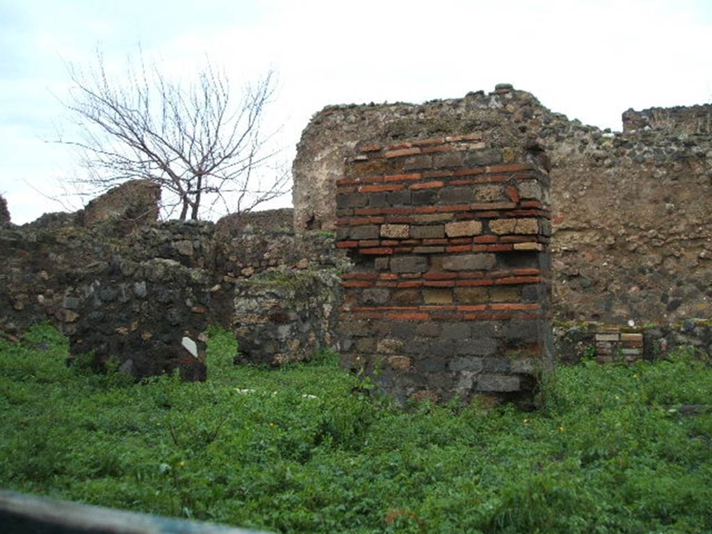 VIII.3.15 Pompeii. December 2004. Looking towards north-west, from entrance doorway.
The pilaster on the left would have divided rooms 3 from 2, and the pilaster on the right would have divided rooms 2 from 1.
In the doorway between is the white threshold leading to the south portico.