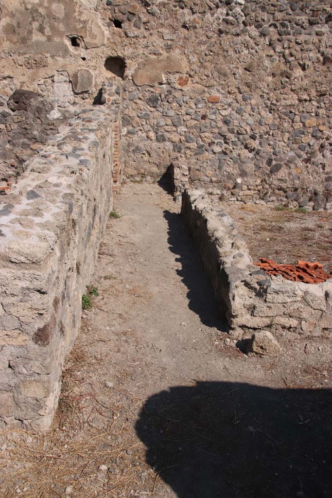 VIII.3.15 Pompeii. September 2021.
Looking north along corridor 6 on west side of garden area. Photo courtesy of Klaus Heese.