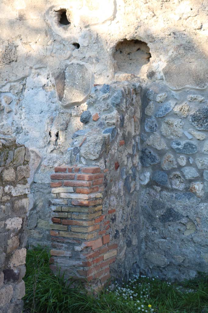 VIII.3.15, Pompeii. December 2018.
Looking towards doorway into room 5, at rear of triclinium. Photo courtesy of Aude Durand.