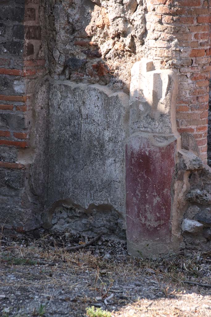 VIII.3.16 Pompeii. September 2021.
Looking south-west across peristyle with remaining red painted stucco decoration.
Photo courtesy of Klaus Heese.