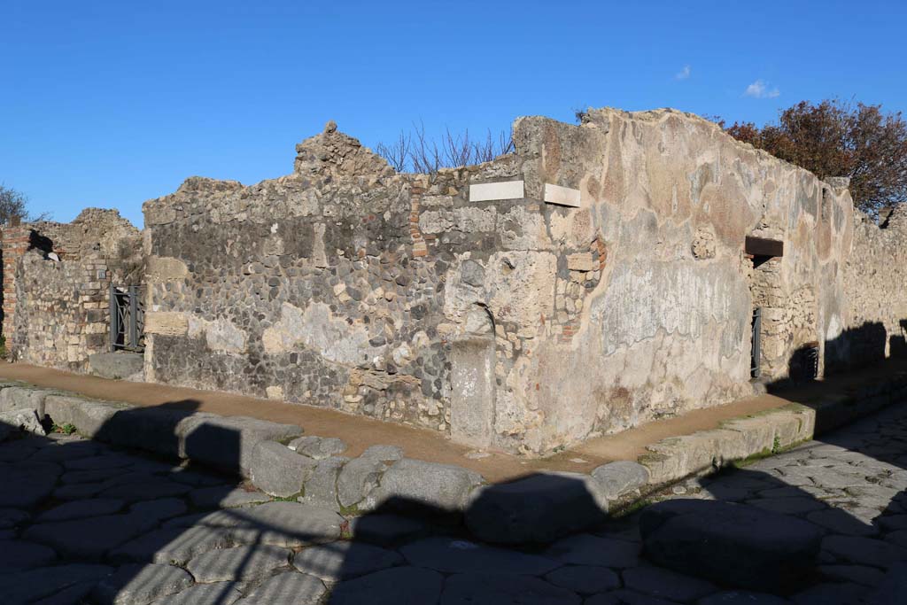 Street Altar at VIII.18/17, Pompeii. December 2018. The entrance to VIII.3.17, is on the right. Photo courtesy of Aude Durand.
Looking north-east at junction of Via delle Scuole, on left, and Via della Regina, on right.