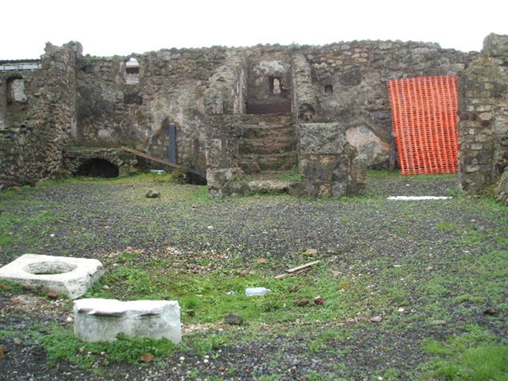 VIII.3.18 Pompeii. December 2004.
Showing steps to upper floor which are above VIII.3.17, entrance to cellar reached from street level.
