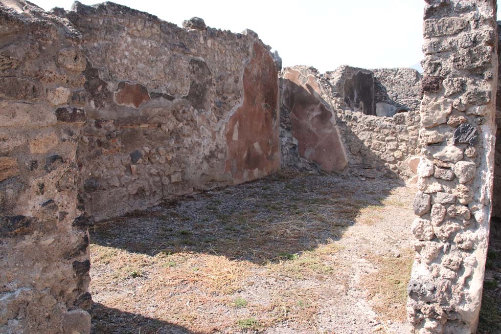 VIII.3.18/16 Pompeii. September 2021.
Looking through doorway from north-west corner of peristyle, into tablinum, with doorway from atrium on south end of west wall.
Photo courtesy of Klaus Heese.