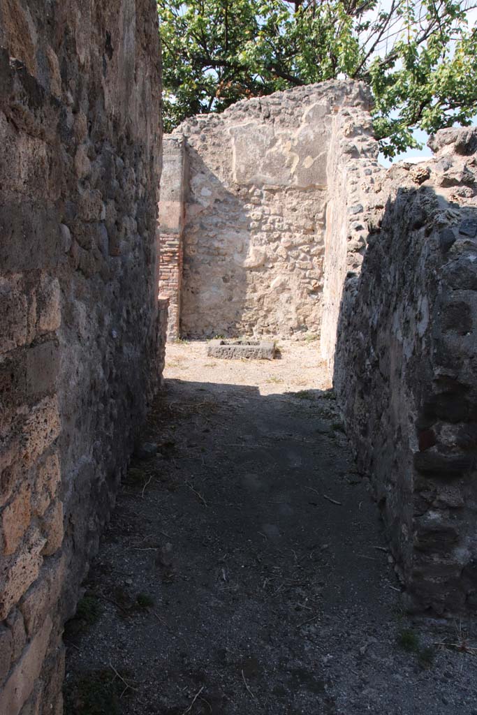 VIII.3.18/16 Pompeii. September 2021.
Looking north through doorway to corridor on north side of peristyle. Photo courtesy of Klaus Heese.
