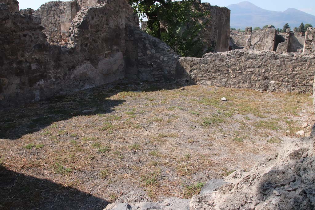 VIII.3.18/16 Pompeii. September 2021.
Room in north-east corner of peristyle, looking towards north-west corner of room. Photo courtesy of Klaus Heese.