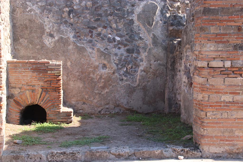 VIII.3.25 Pompeii. October 2022. Looking east across shop-room from entrance doorway. Photo courtesy of Klaus Heese.