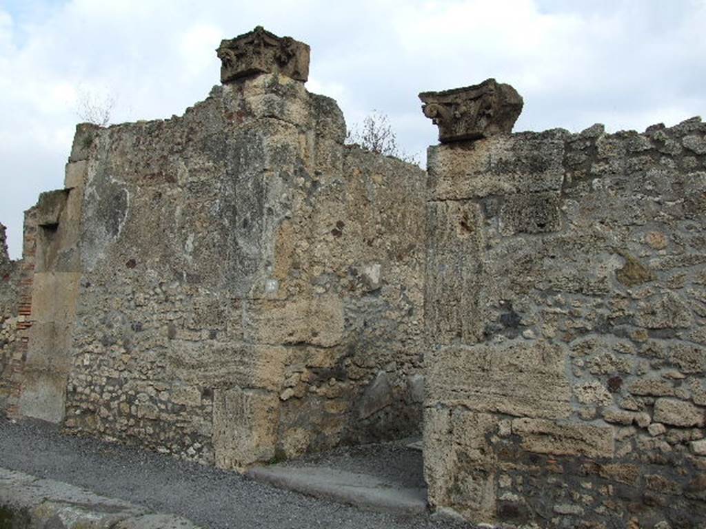 VIII.3.27 Pompeii. December 2006. Entrance.