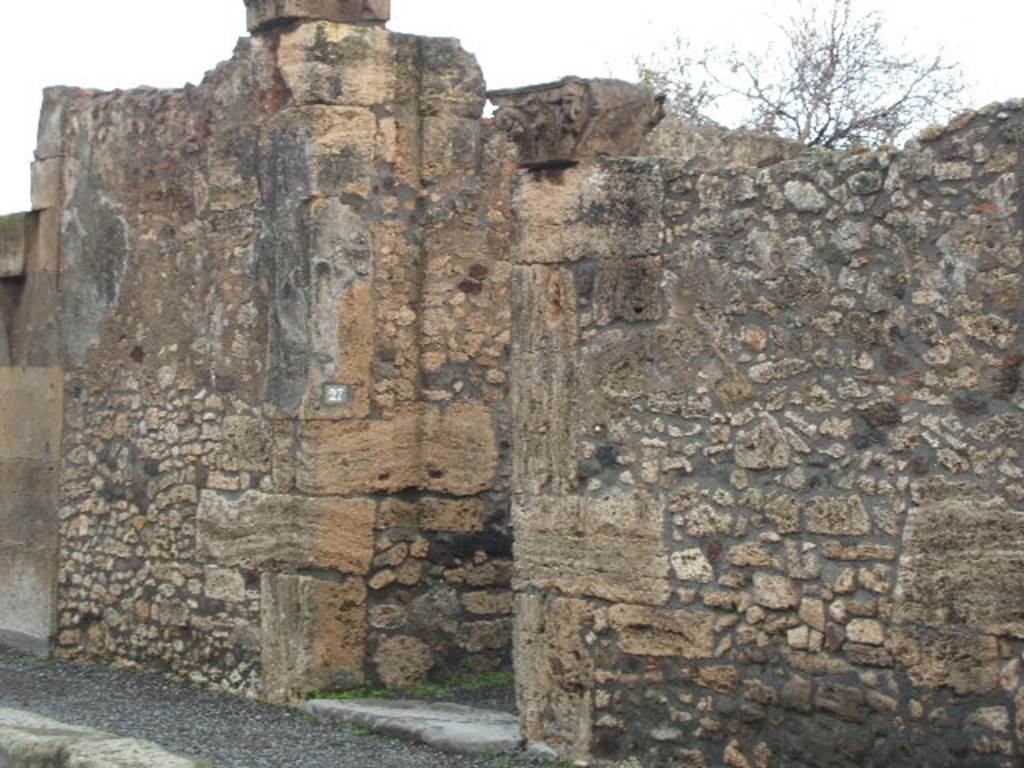 VIII.3.27 Pompeii. December 2004. Entrance.