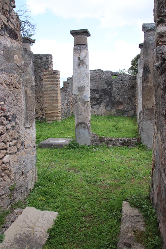 VIII.3.27 Pompeii. May 2024.
Looking east from entrance corridor towards peristyle. Photo courtesy of Klaus Heese.